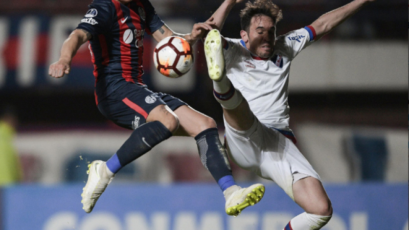 Nacional le gana a San Lorenzo por 2 a 0 y con este resultado pasa el equipo uruguayo