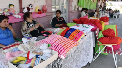Séptima Feria Artesanal de Villa Ángela en la exestación de ferrocarril
