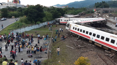 Al menos 18 muertos en descarrilamiento de un tren en Taiwán