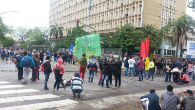 Manifestación, corridas y gases lacrimógenos en el centro