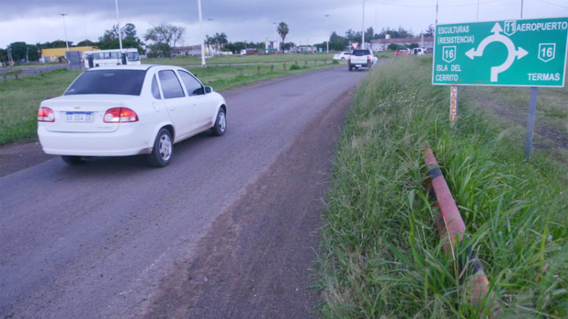 Alto riesgo para el tránsito por el abandono de la ruta 11 en Resistencia