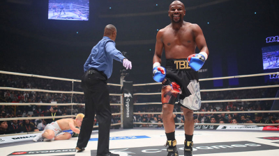 Mayweather tumbó al japonés Nasukawa en dos minutos