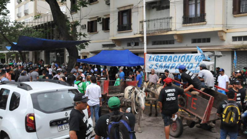 Marcha, choripanes y acampe por la liberación de Jacinto Sampayo