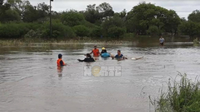 Policía y Bomberos Voluntarios rescataron animales y evacuaron personas a la vera de Ruta 89