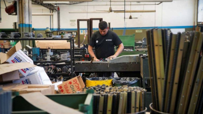 La producción pyme cayó 5,9% en diciembre y sumó ocho meses en baja