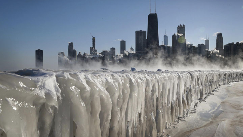 Más frío que en la Antártida: brutal helada congela la ciudad de Chicago