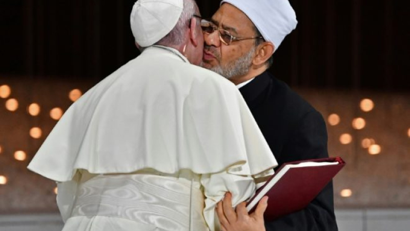 El papa y el imán de Al-Azhar piden fraternidad y libertad de creencias en Abu Dabi