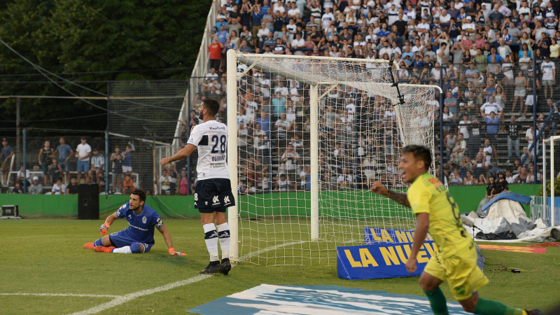 El Halcón ganó en El Bosque y mira a todos desde arriba