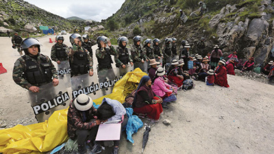 Perú: gobierno invertirá para reducir las protestas populares contra mineras extranjeras