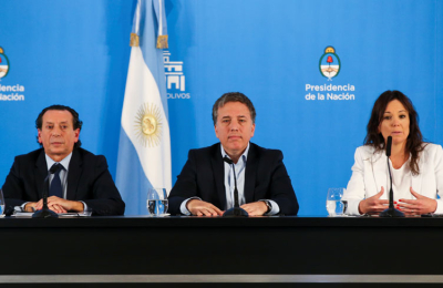 Anuncian congelamiento de tarifas y unos 60 productos esenciales para detener la inflación