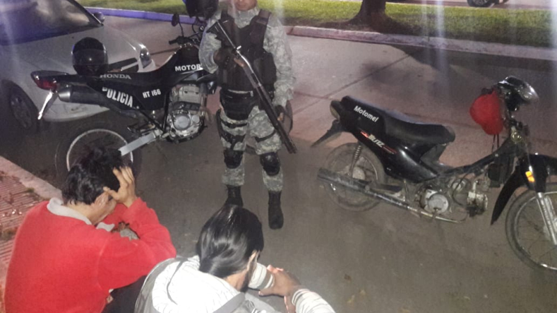 Resistencia: un control policial evitó que dos motochorros ingresen al microcentro