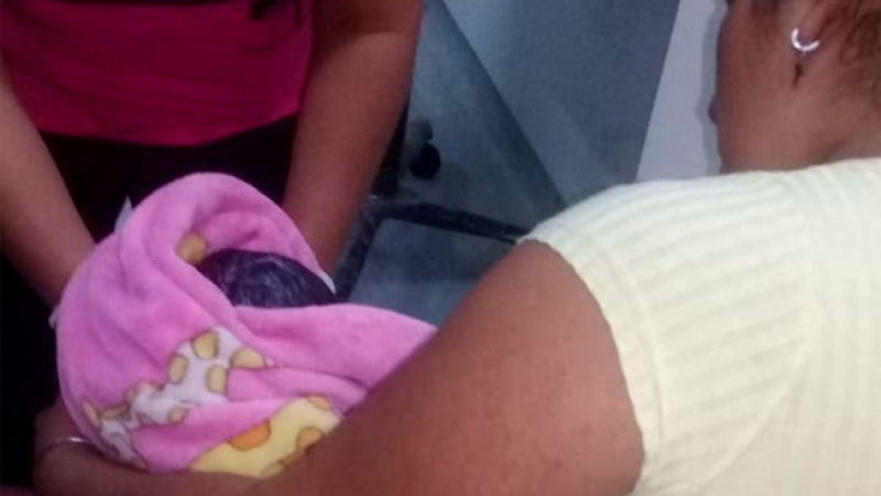 Fontana: Policías ayudaron a dar a luz a una mujer en su casa