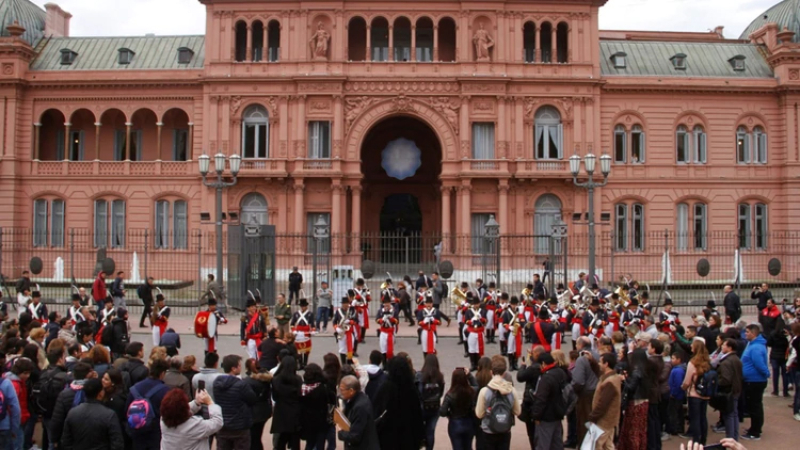 El feriado del 25 de mayo, ¿se traslada o es inamovible?