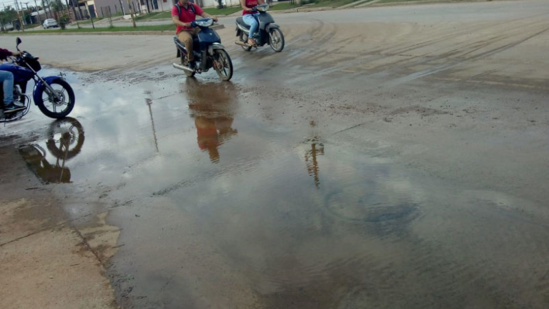 Vecinos denuncian que Sameep derrocha agua potable en San Martin