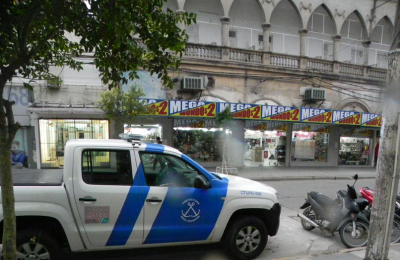 Por lavado de activos allanaron un polirrubro de Resistencia y detienen a cinco personas