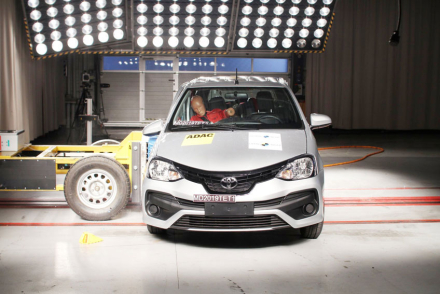 etios-lado.jpg