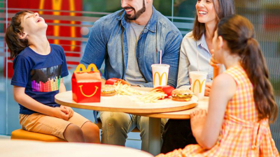McDonald’s evoluciona su Cajita Feliz para ofrecer opciones más nutritivas