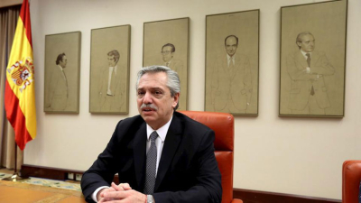 Fernández apuntó contra la cercanía de Macri con EEUU en su paso por Madrid