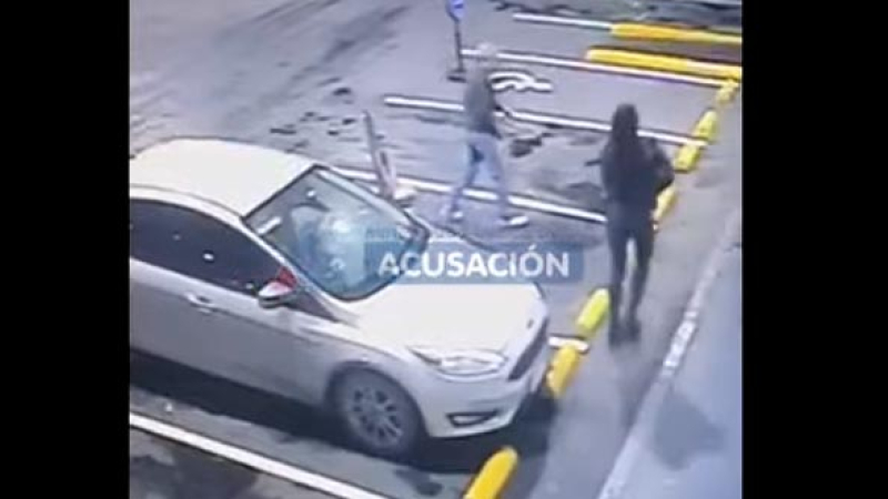 Un tiro que hirió al jefe de la Federal fue disparado desde adentro del auto