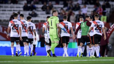 Vélez le asestó otro golpe a River