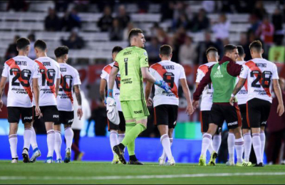 Vélez le asestó otro golpe a River