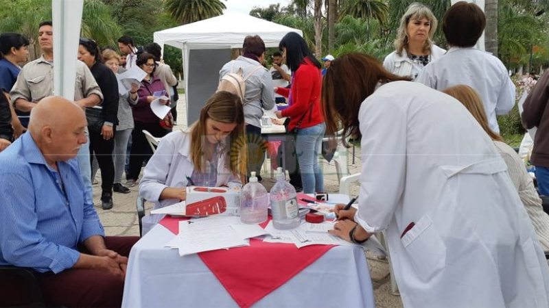 La plaza 25 de Mayo es hoy consultorio masivo para la detección de cáncer de tiroides