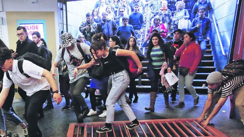 “Evasión masiva”: estudiantes chilenos rechazan tarifazo en el transporte público