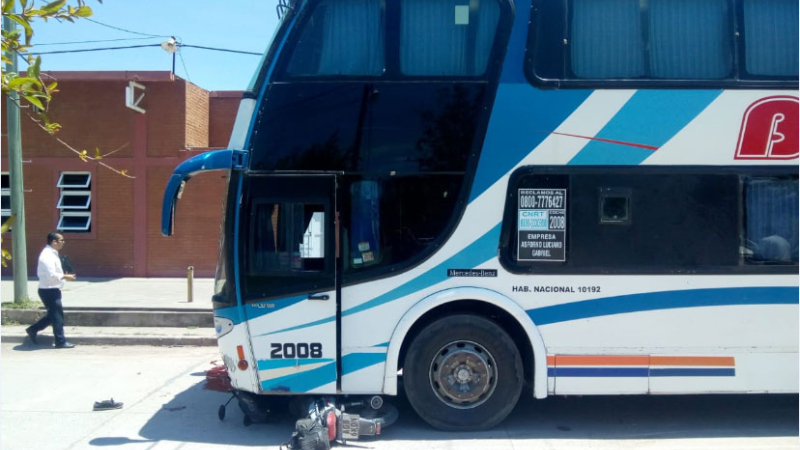 Castelli: un hombre murió atropellado por un colectivo