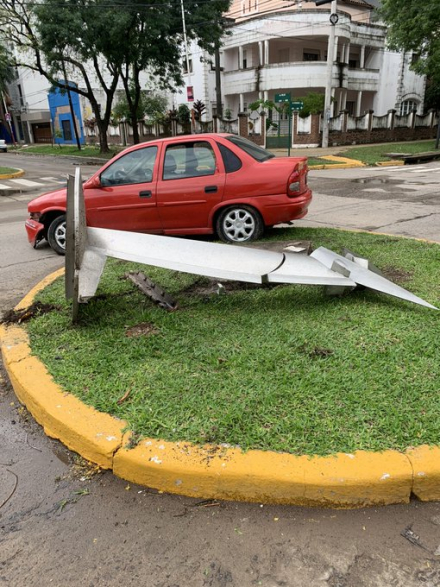 escultura al piso 1.jpg