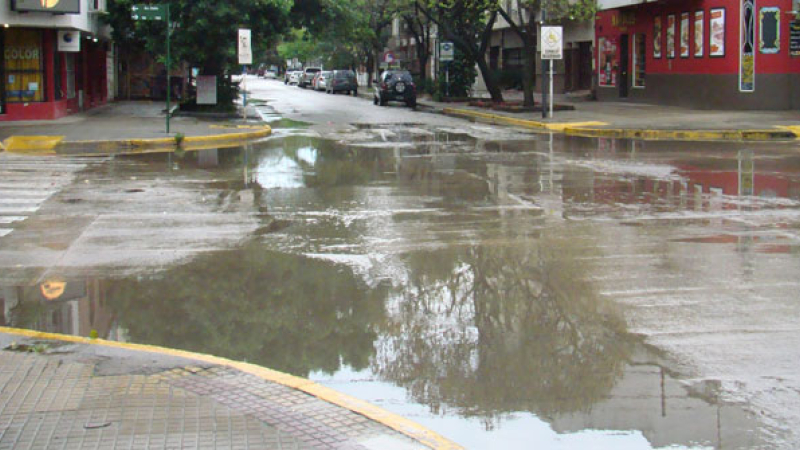 Las lluvias seguirán hoy y el calor intenso vuelve el jueves
