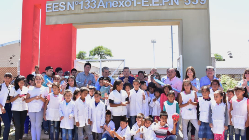 El gobernador inauguró tres escuelas para parajes de El Impenetrable por 46 millones de pesos