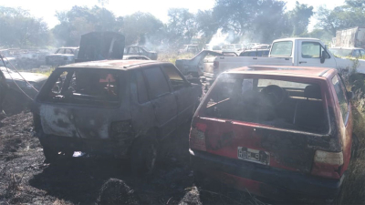 Se incendiaron vehículos detrás de la alcaidía