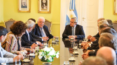 Alberto Fernández anunció bonos para jubilados y AUH, congelamiento de tarifas y suba de Bienes personales
