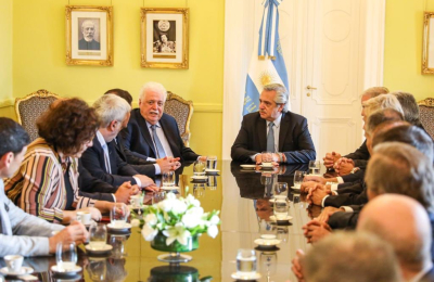 Alberto Fernández anunció bonos para jubilados y AUH, congelamiento de tarifas y suba de Bienes personales