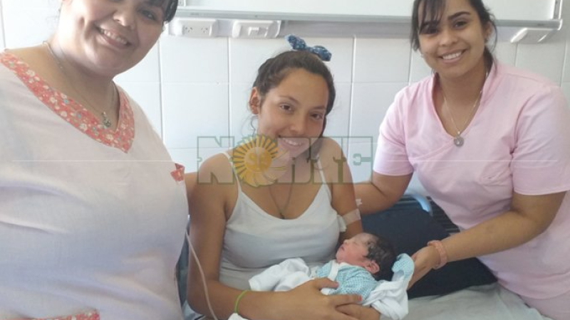 Noemí, la primera beba del año de Sáenz Peña nació en el hospital 4 de junio