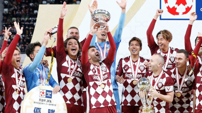 David Villa se retira del fútbol gritando campeón en Japón