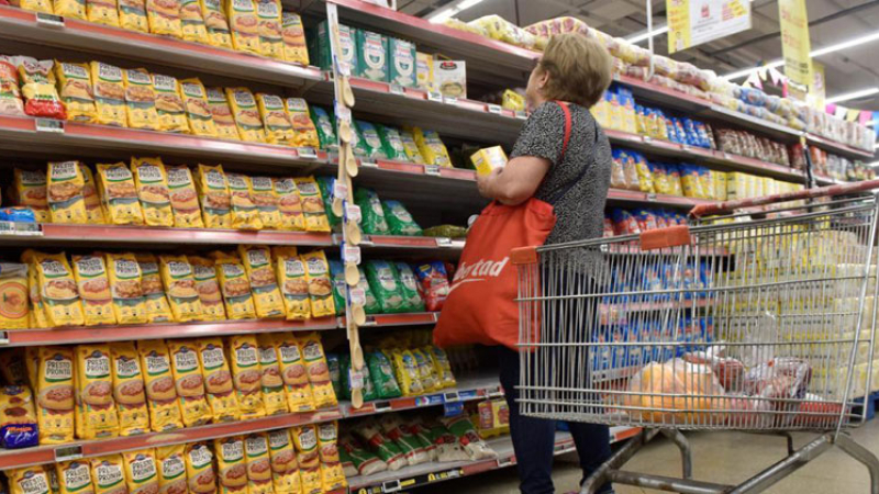 Los supermercados generalizarán hoy aumento segmentado de precios
