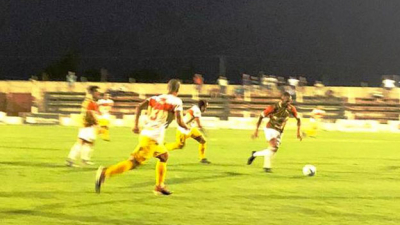 Sarmiento cometió muchos errores y se quedó sin la punta en Las Parejas
