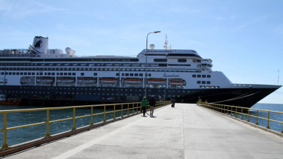 Dos argentinos encerrados en un crucero con cuatro muertos en el Canal de Panamá