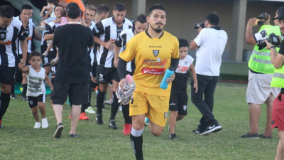 Gastón Canuto, el rosarino que llegó hace tres años y se adueñó del arco de For Ever