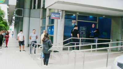Los bancos abren exclusivamente para pagar jubilaciones y beneficios
