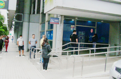 Los bancos abren exclusivamente para pagar jubilaciones y beneficios