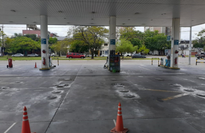 La demanda de nafta cayó un 90% y complica a los estacioneros