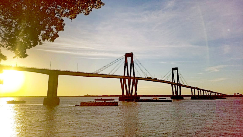 Chaqueña embarazada intentó cruzar caminando el puente Chaco-Corrientes: debió ser asistida de urgencia