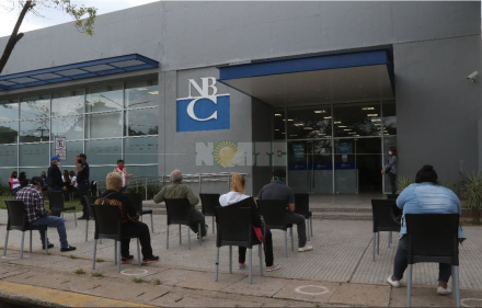 Banco del Chaco-colas.JPG