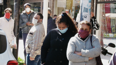Días de bajas temperaturas imponen doble esfuerzo para protegerse del virus