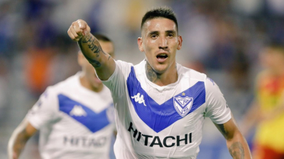 Finalmente hubo acuerdo y Ricky Centurión continuará su carrera en Vélez