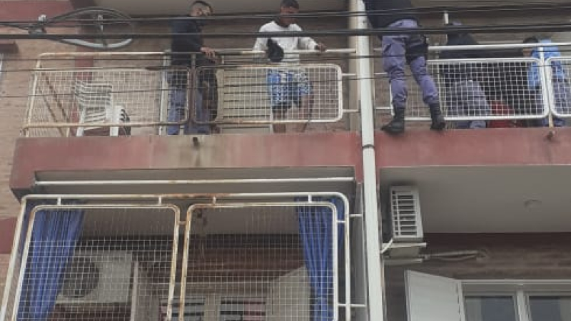 Lo sorprendieron trepando balcones para robar