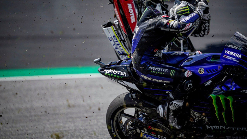 El brutal choque en el Moto GP: Valentino Rossi se salvó por centímetros
