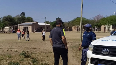 Estaban por jugar al fútbol pero les cayó la policía